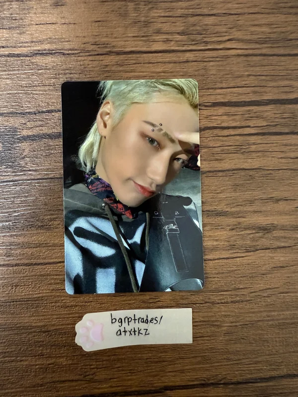 THE WORLD EP.1 : MOVEMENT A VER.