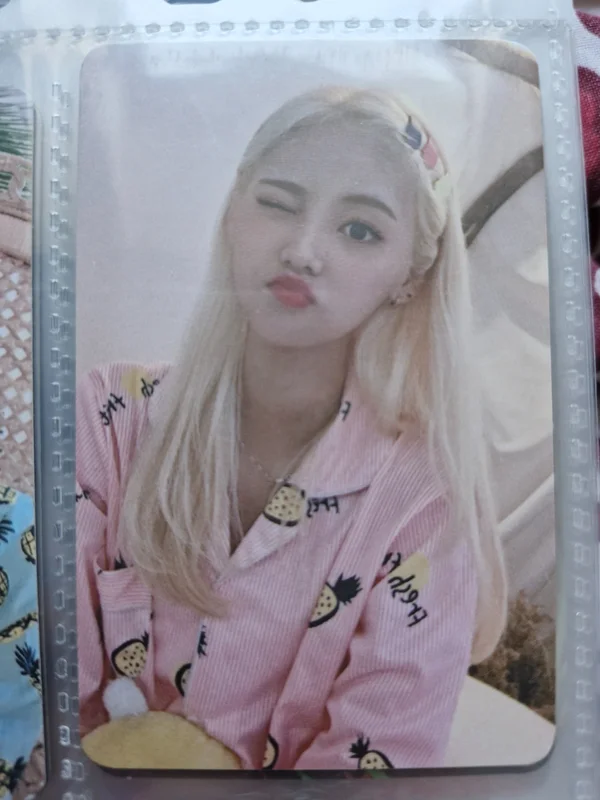 2020 LOONA SEASON'S GREETINGS