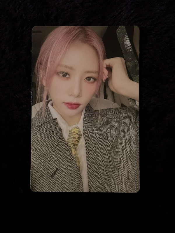 Apocalypse : Follow us T ver. LIMITED