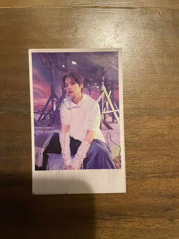 ROCK-STAR LEE KNOW POLAROID VER.