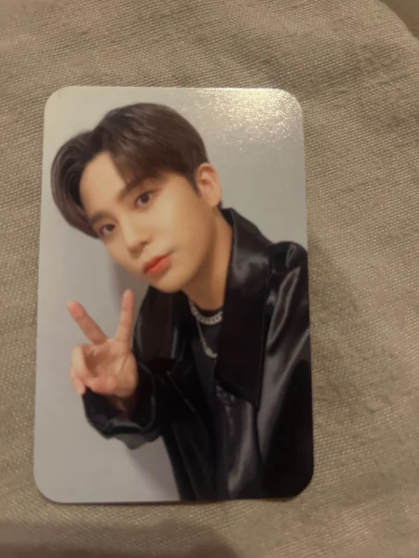 ATEEZ WORLD TOUR [TOWARDS THE LIGHT : WILL TO POWER] IN EUROPE ATINY ZONE