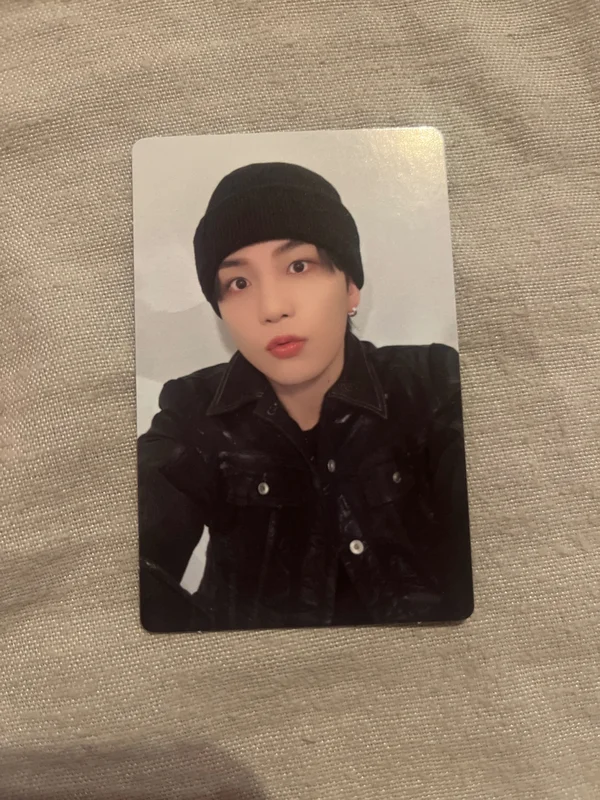 GOLDEN HOUR : Part.1 hello82