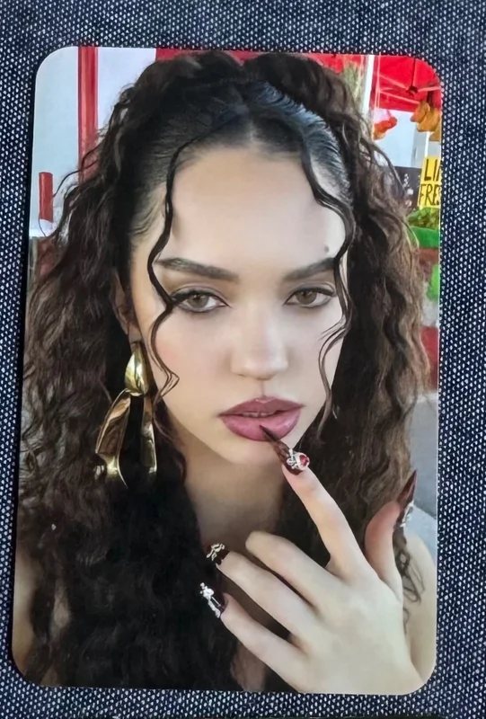 BEAUTIFUL CHAOS PHOTOCARD DANIELA