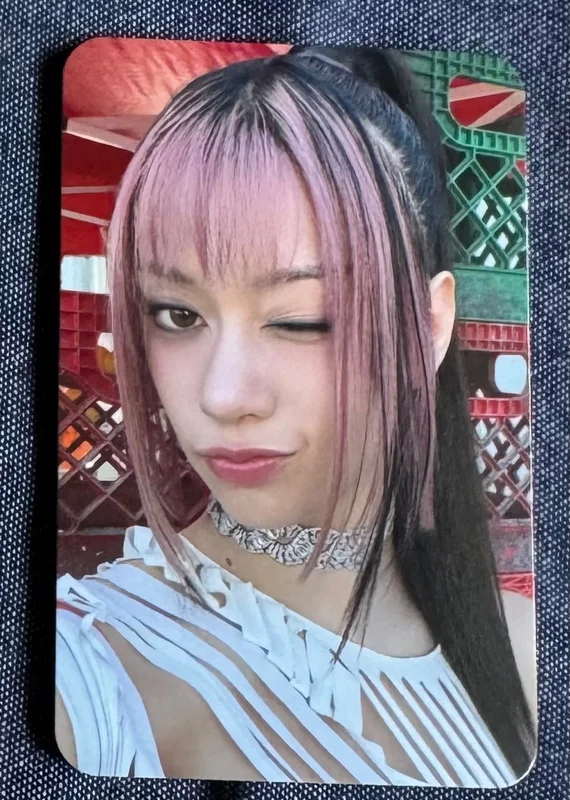 BEAUTIFUL CHAOS PHOTOCARD SET MEGAN