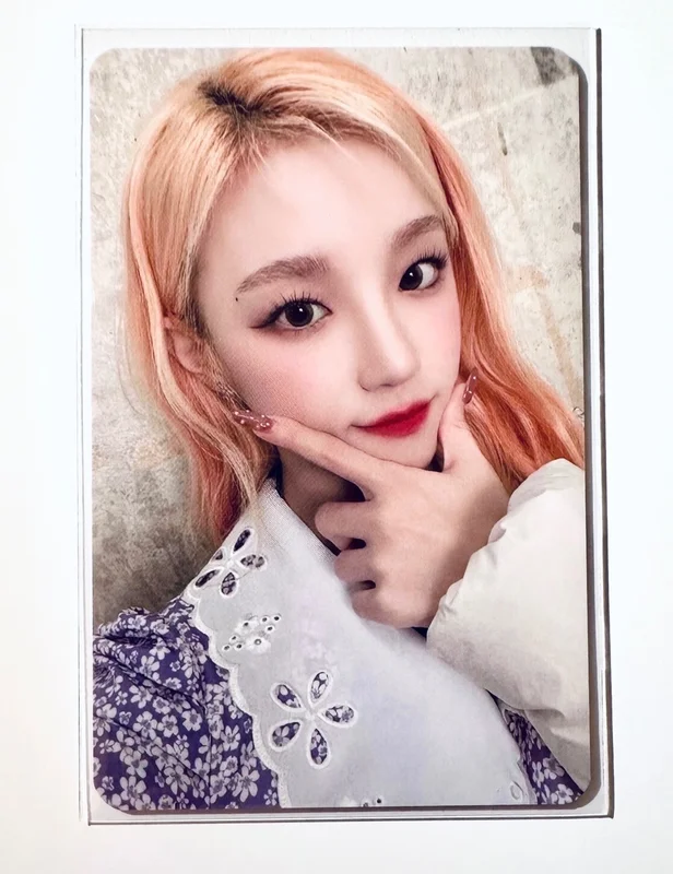 Yuqi 2023 SEASON'S GREETINGS