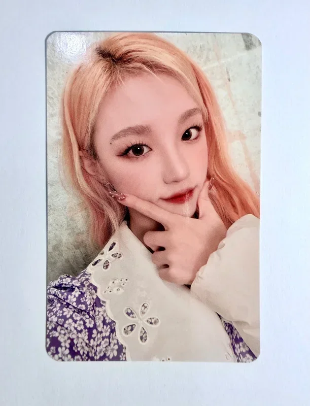 Yuqi 2023 SEASON'S GREETINGS