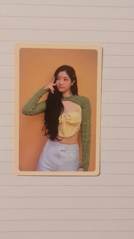 Dahyun between 1&2 pob