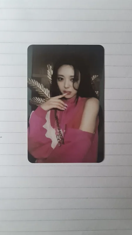 Yuna crazy in Love special edition photocard