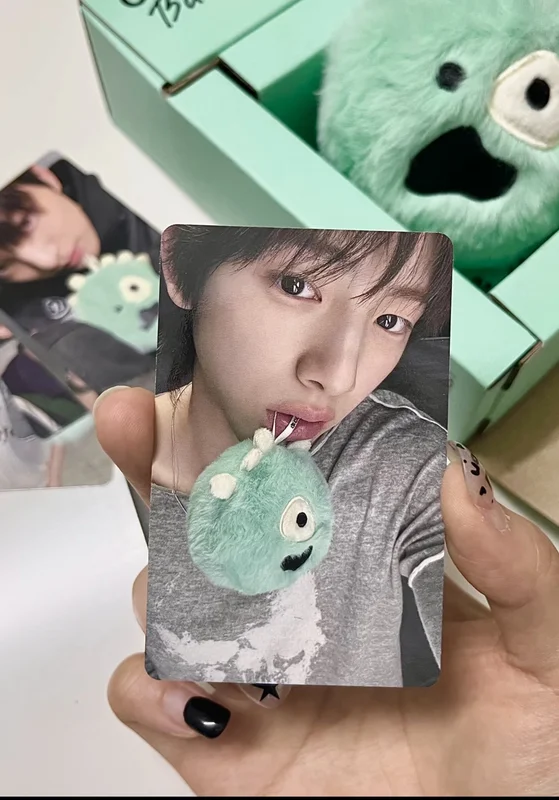 COLOR OUTSIDE THE LINES CORTIS Ball ver.