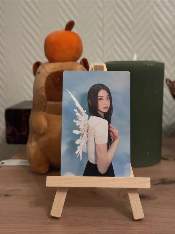 YUNJIN UNFORGIVEN BLOODY ROSE ver.