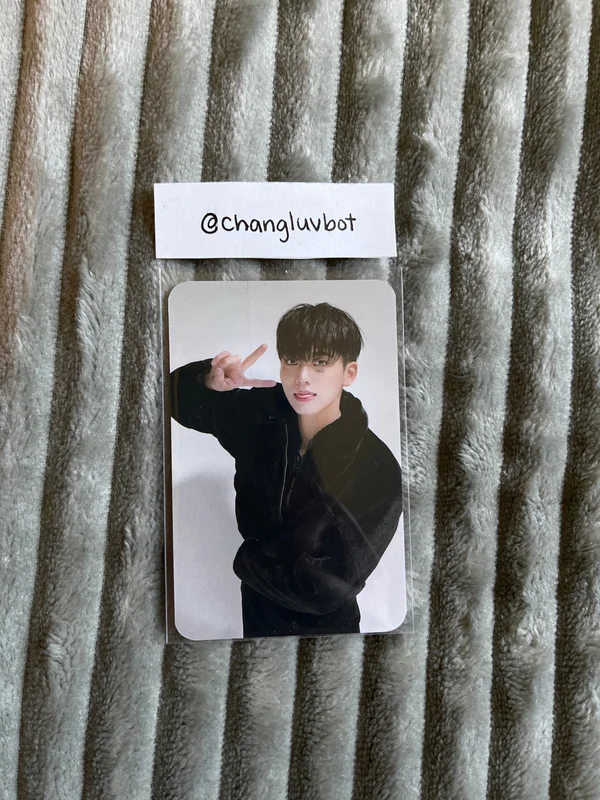 omega x hyuk love me like photo by jehyun