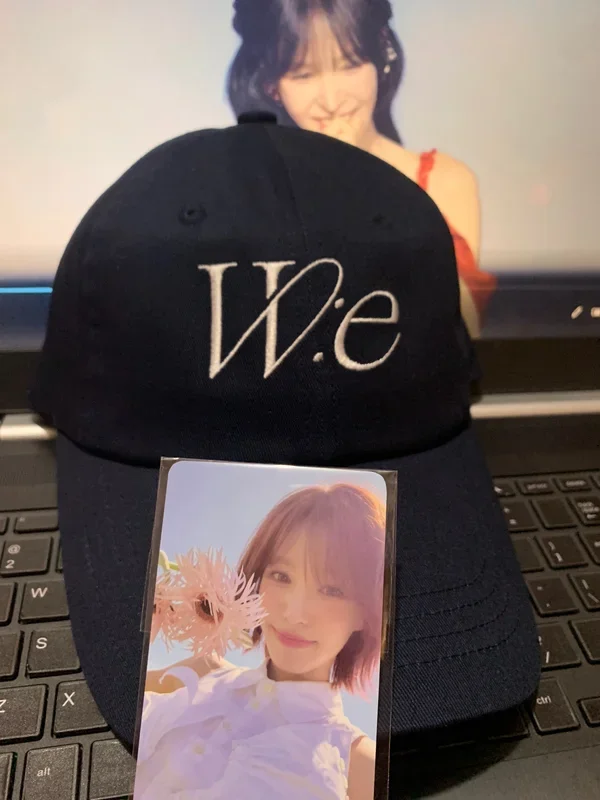 2025 WENDY 1st WORLD TOUR [W:EALIVE] BALL CAP Photocard
