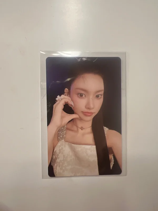 Yunah ILLIT Weverse Bomb