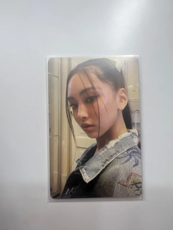 Hyein New Jeans Bluebook ver. NEWJEANS VER.