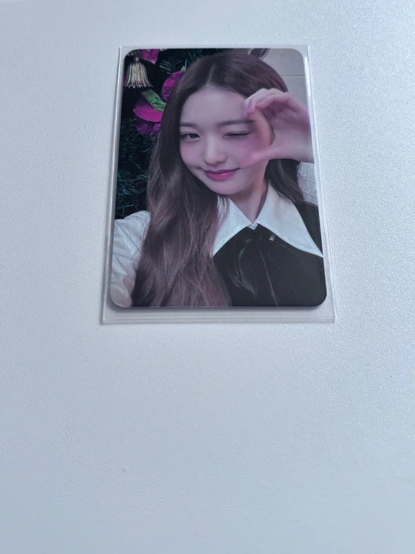 IVE THE FIRST FAN CONCERT The Prom Queens RANDOM PHOTOCARD PACK