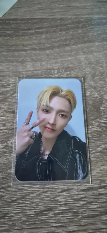 ATEEZ WORLD TOUR [TOWARDS THE LIGHT : WILL TO POWER] IN EUROPE ATINY ZONE