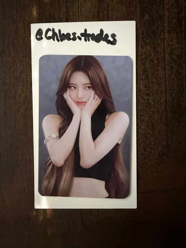 Itzy Yuna CHESHIRE Blue Dream Media POB