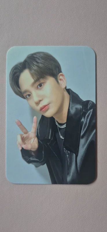 ATEEZ WORLD TOUR [TOWARDS THE LIGHT : WILL TO POWER] IN EUROPE ATINY ZONE