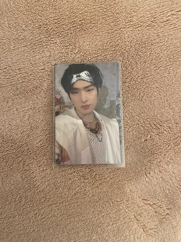 THE WORLD EP.1 : MOVEMENT DIGIPAK VER. hello82