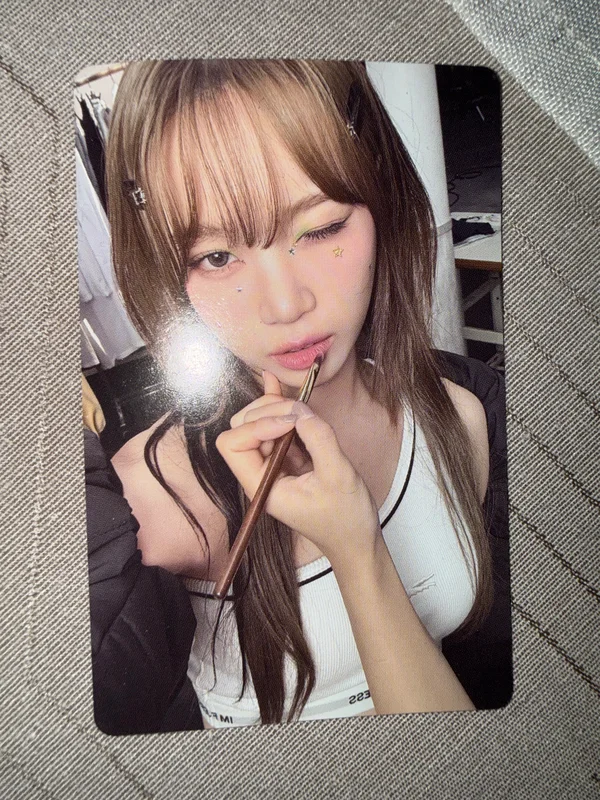 LE SSERAFIM KIM CHAEWON 'EASY COMPACT ver.' Photocard | Sold by