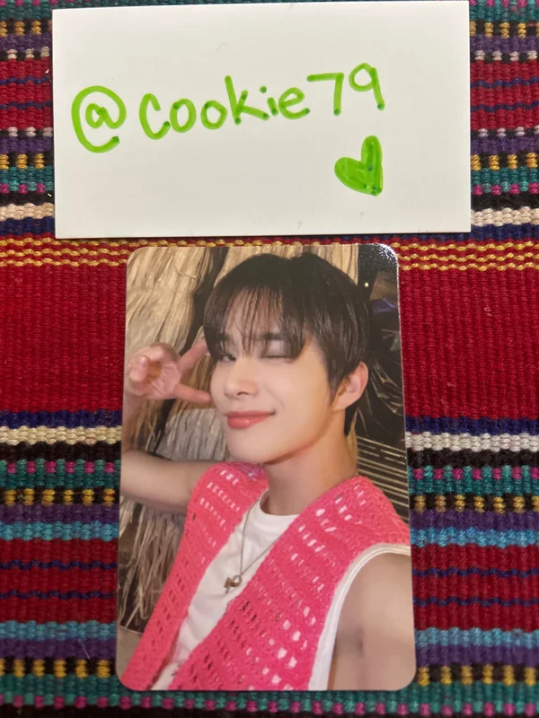 2 Baddies Photobook Ver. 2 Baddies Ver.