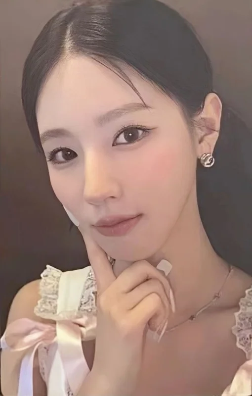 i-dle Miyeon HEAT Target Exclusive