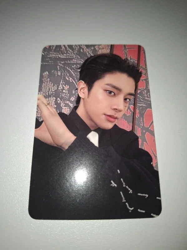 DESIRE : UNLEASH KPOP MERCH