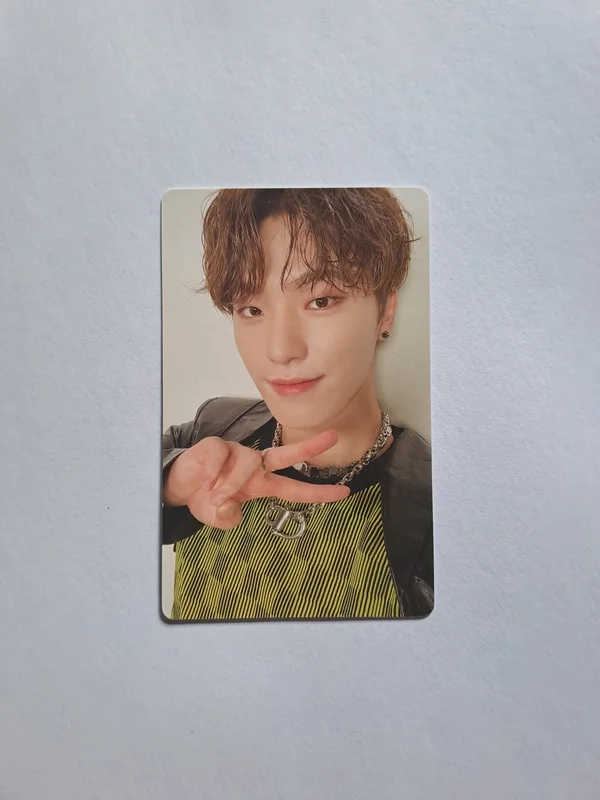 2022 SVT PHOTOBOOK THE NAME;17