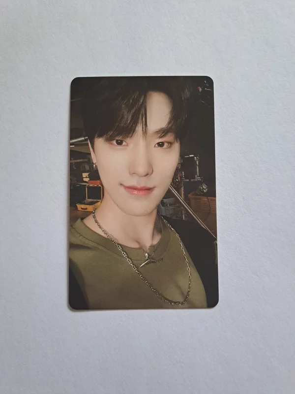 2022 SEVENTEEN in CARAT LAND MEMORY BOOK+ DIGITAL CODE
