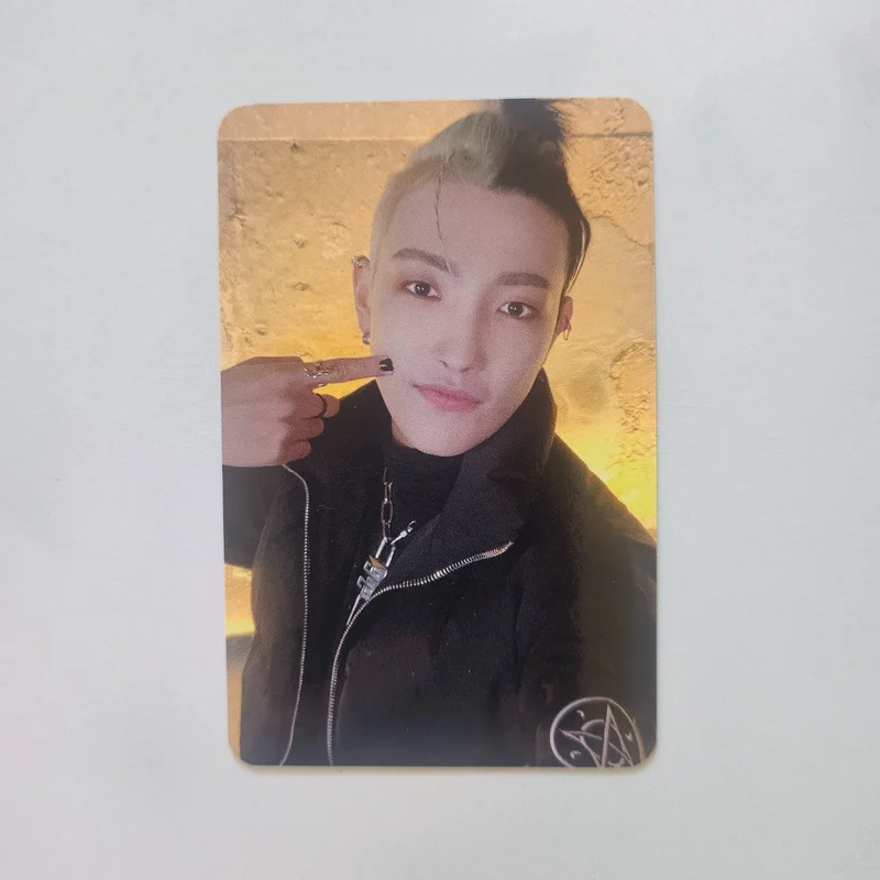 THE WORLD EP.1 : MOVEMENT DIGIPAK VER. hello82