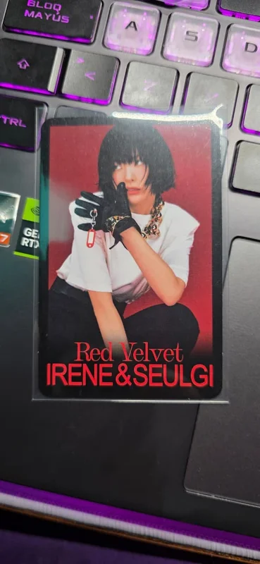 TILT RANDOM TRADING CARD