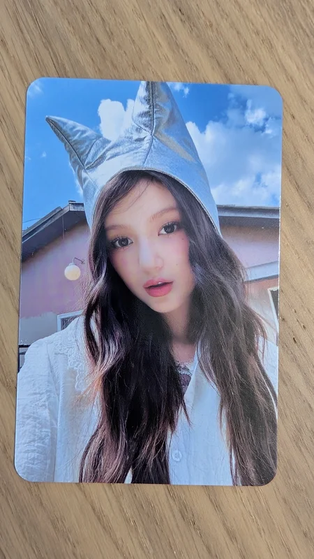 NewJeans 2025 SEASON'S GREETINGS