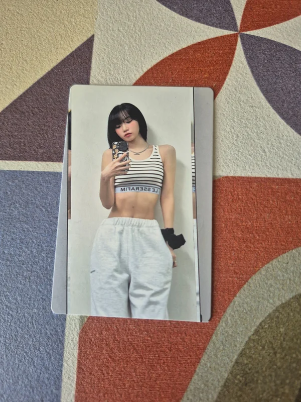 Chaewon UNFORGIVEN COMPACT Ver.