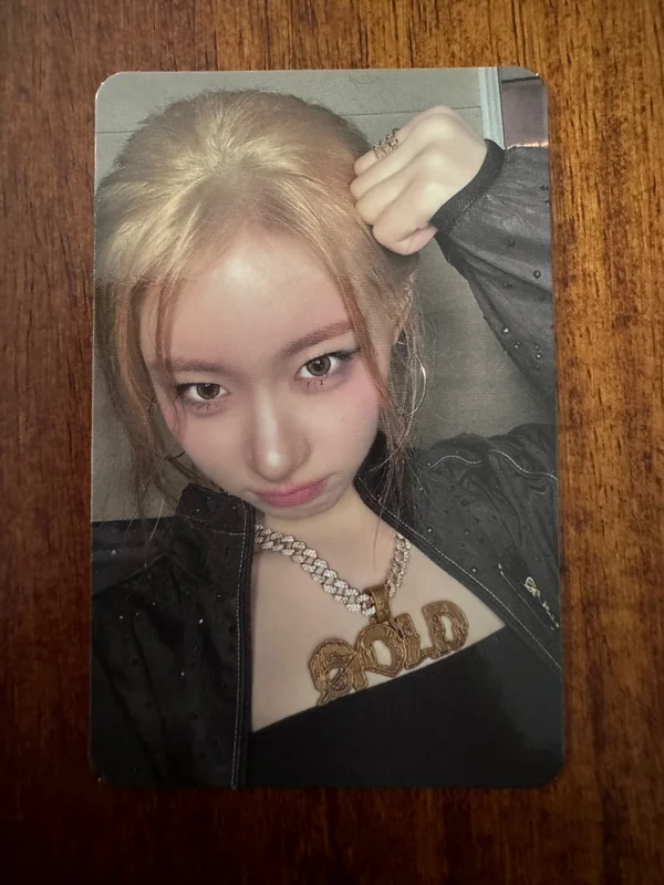 Chaeryeong GOLD SPECIAL EDITION GOLD Ver.