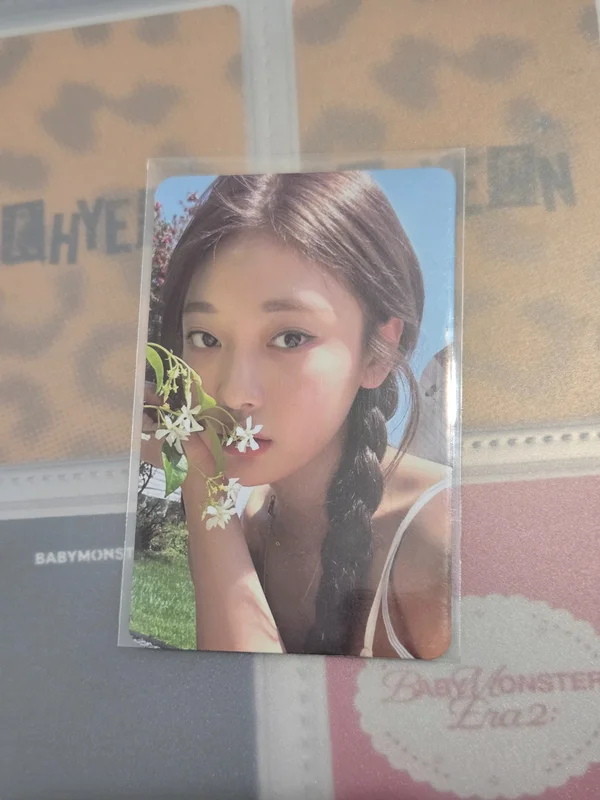 MY WORLD TRADING CARD SET A