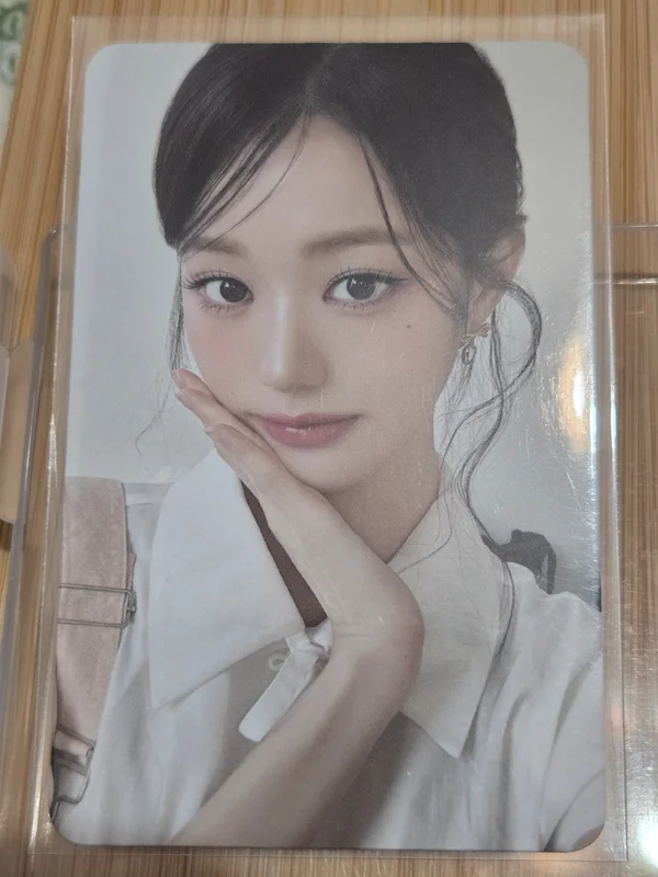 2025 SEASON'S GREETINGS [Colorful Days with IVE]