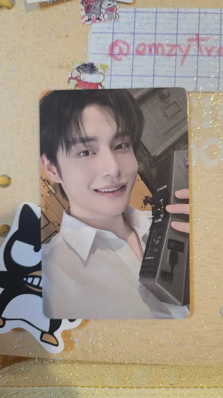 2026 SEASON'S GREETINGS [(0_1) World]