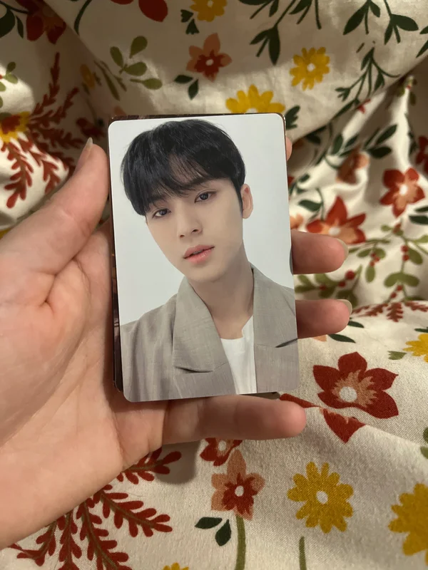 SEVENTEEN 2022 SEASON'S GREETINGS