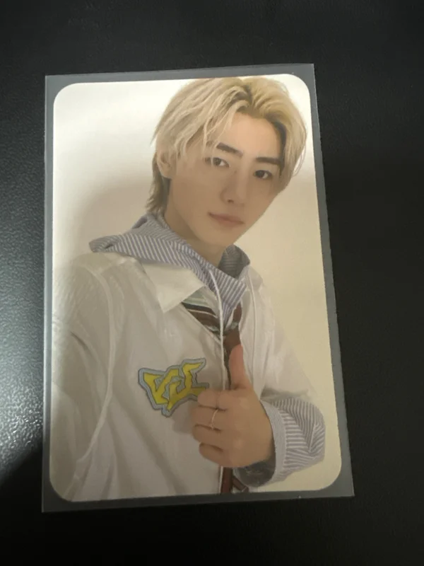 MANIFESTO : DAY 1 YIZHIYU