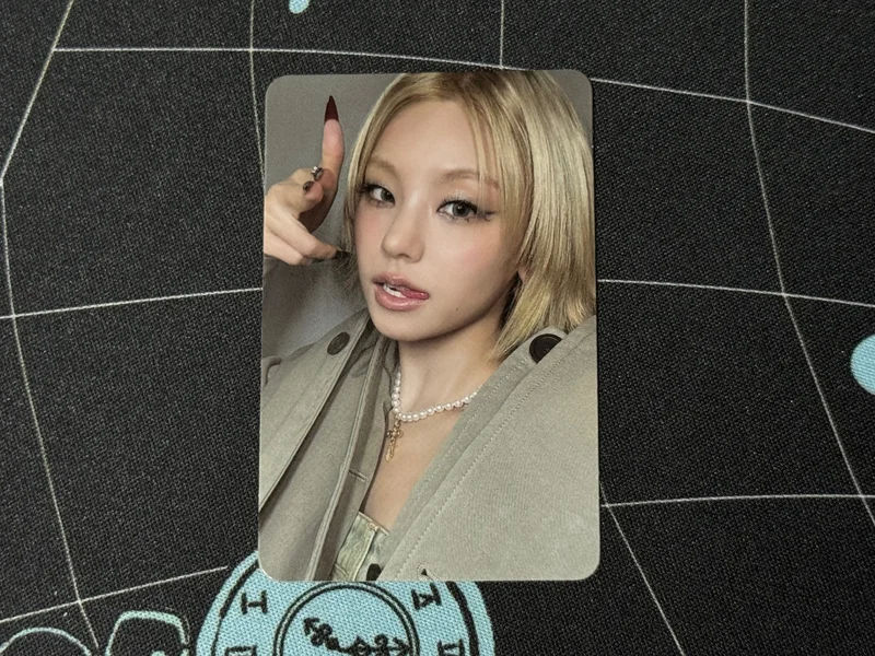 TUNNEL VISION Photobook Ver. B