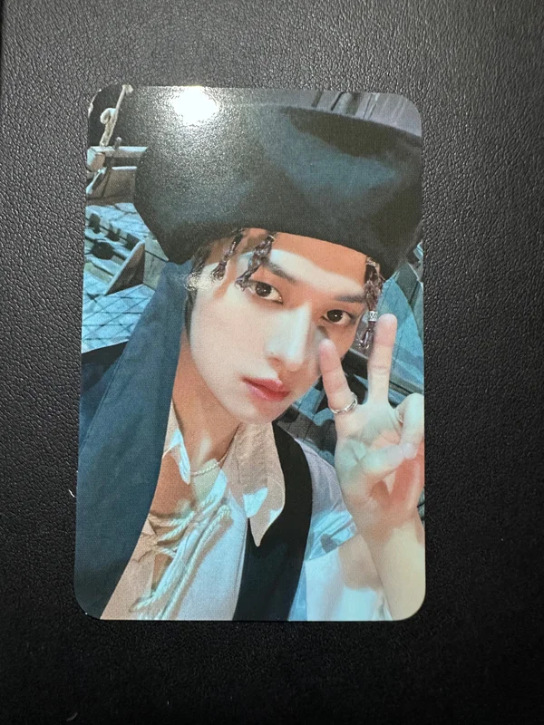 LEE KNOW -STAR JYP SHOP