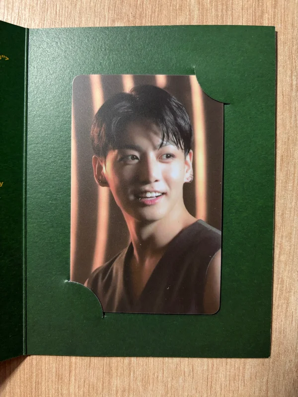 GOLDEN : The Moments PHOTO CARD TYPE B CHILE