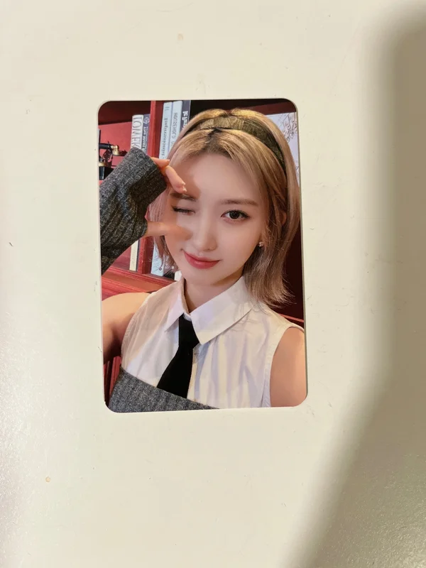 IVE THE FIRST FAN CONCERT The Prom Queens RANDOM PHOTOCARD PACK