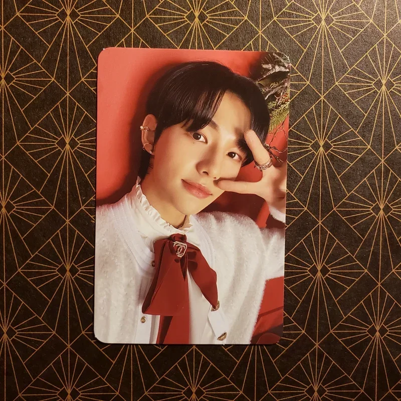 Hyunjin Christmas EveL bow