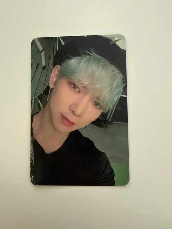 THE WORLD EP.1 : MOVEMENT hello82