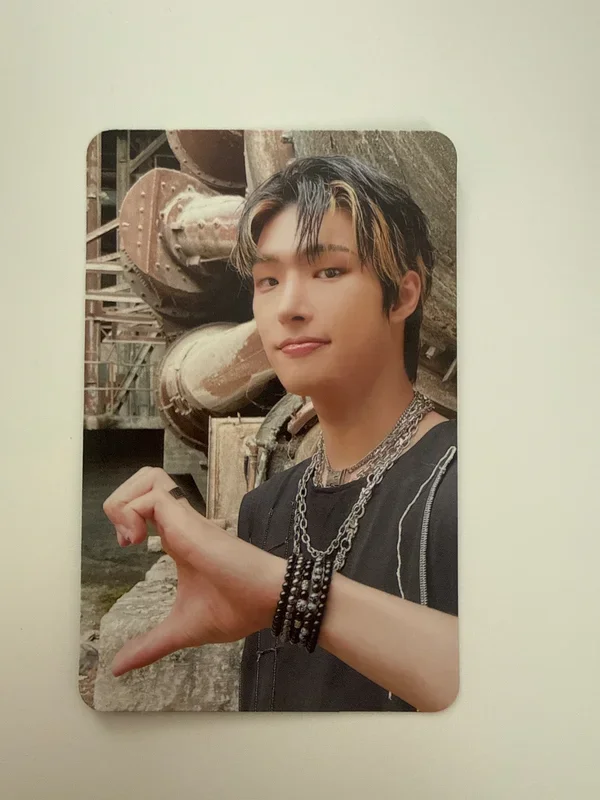 THE WORLD EP.1 : MOVEMENT MAKESTAR