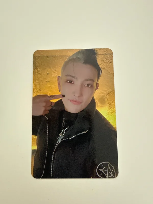 THE WORLD EP.1 : MOVEMENT DIGIPAK VER. hello82