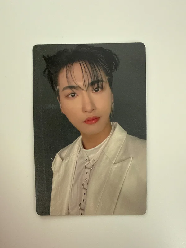 THE WORLD EP.1 : MOVEMENT DIGIPAK VER. hello82