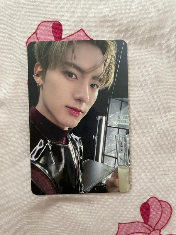 THE BOYZ 2ND WORLD TOUR : ZENERATION LANYARD SET