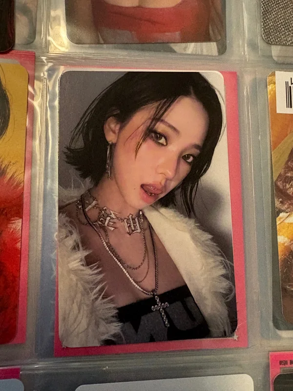 aespa KARINA 'MY WORLD ZIP-UP HOODIE' Photocard | Sold by